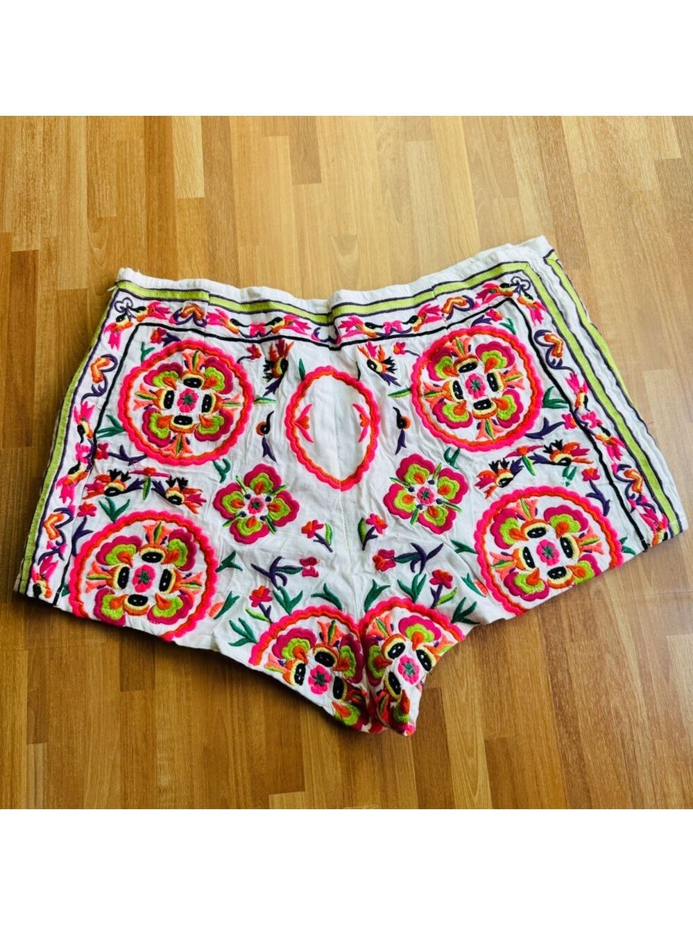 Altar'd state boho lined short shorts large